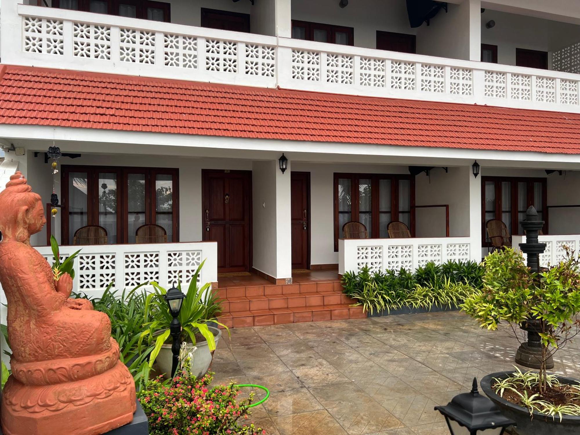 Buddha Beach Hotel Kovalam Buitenkant foto
